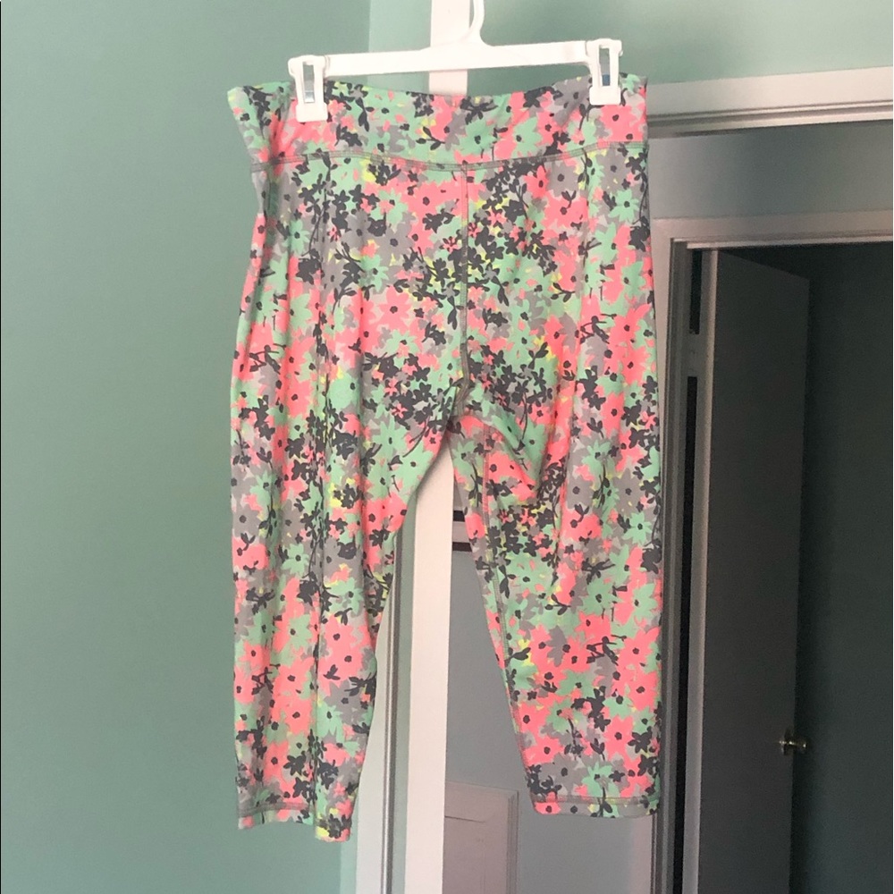 Exercise capri leggings.
